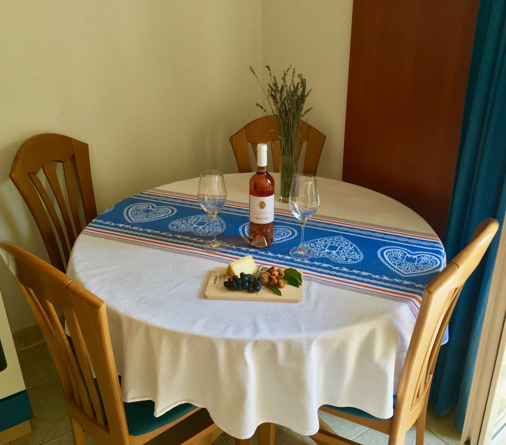 Apartment Fontana, dining table, apartments villa jadranka