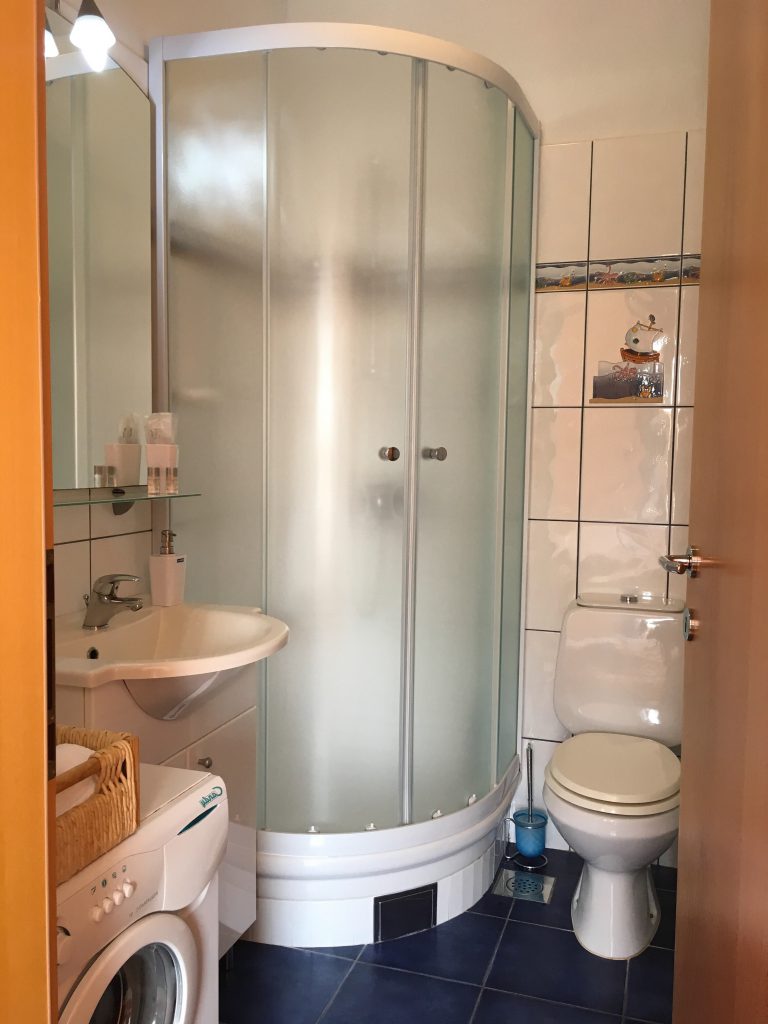 Apartment Koralj bathroom, apartments villa jadranka